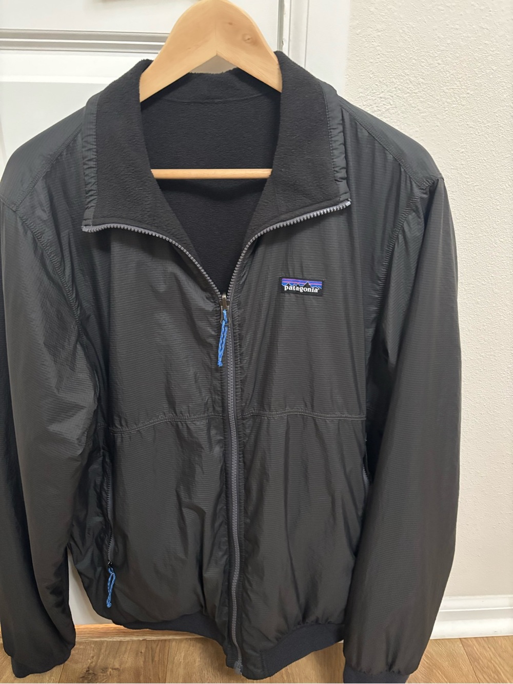 Patagonia Reversible Shelled Microdini Fleece Jacket-Men’s Small-Forge Grey